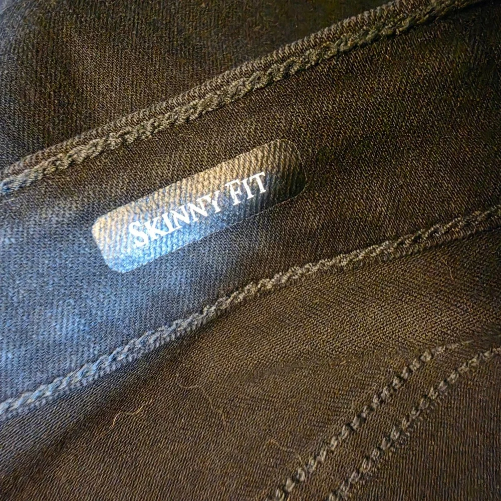 Judy Blue Black Skinny Fit Jeans Shark Bite Fray Raw Hem‎ Womens 7/28